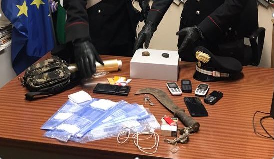 Spaccio nei boschi di Appiano Gentile, due arresti