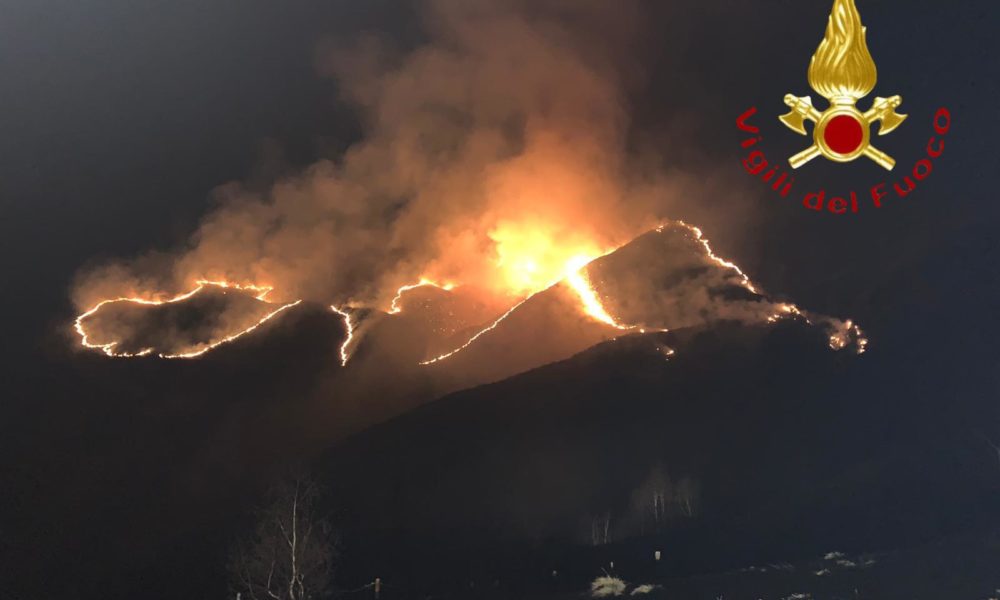 Incendio a Garzeno, in fiamme 14 ettari di bosco. Denunciati due allevatori