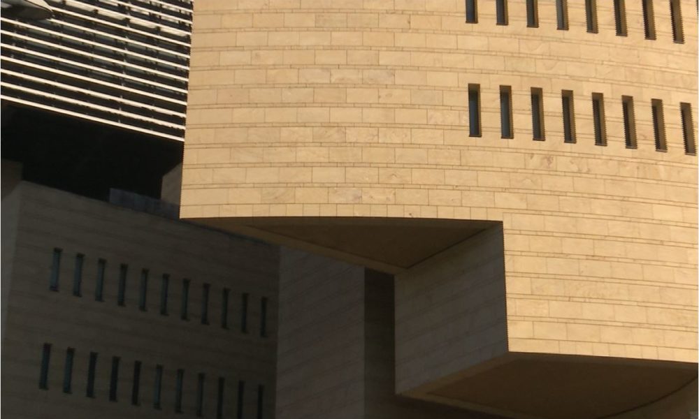 Campione d’Italia, arrivati 5,5 milioni da Roma. Il Comune inizia a pagare i debiti