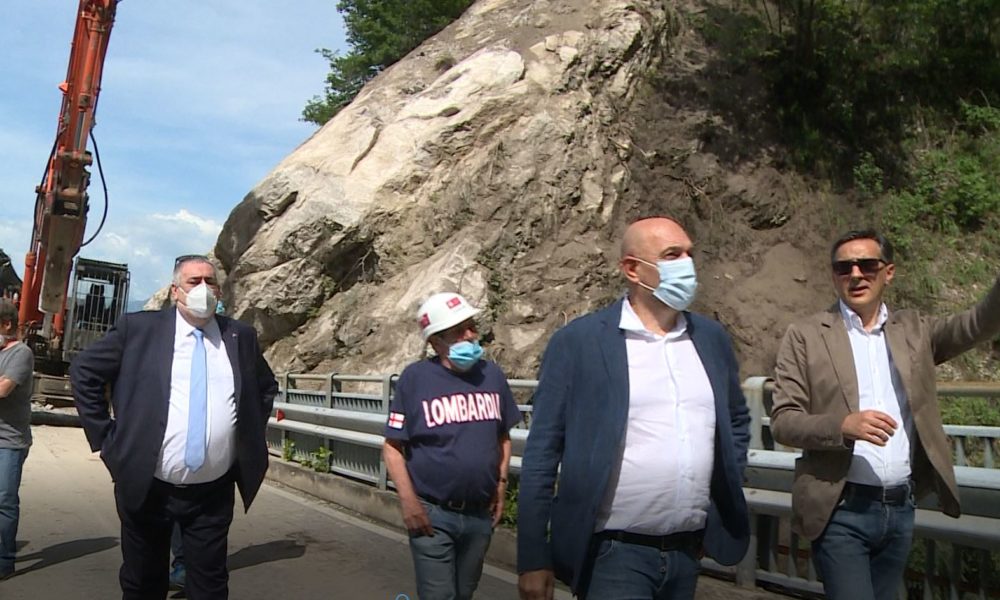 Lezzeno, sopralluogo al cantiere dopo la frana. La statale Lariana da venerdì a senso unico alternato