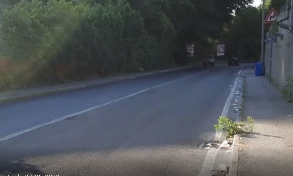 Via Muggiò alta, decine di guanti usati gettati ai margini della strada