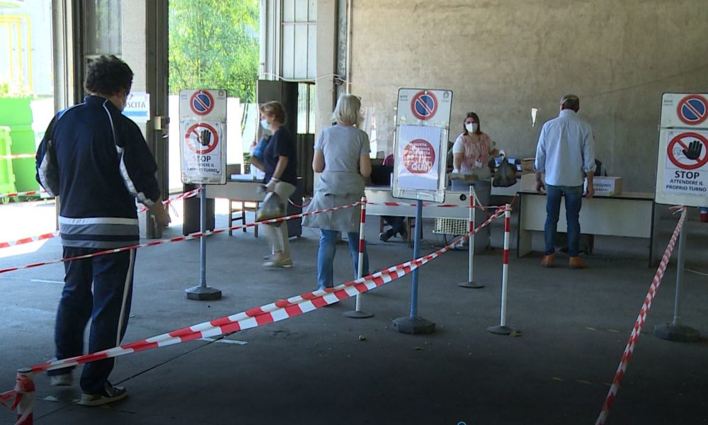 Raccolta differenziata a Como, consegnati oltre 20mila kit per le abitazioni