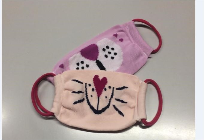 Areu dona una mascherina a misura di bambino, a ogni dipendente