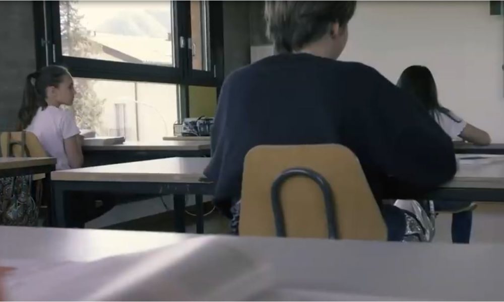 Scuola arancione, gli studenti lombardi si preparano al rientro in classe. La Regione sui trasporti: “Agenzie Tpl contattate”