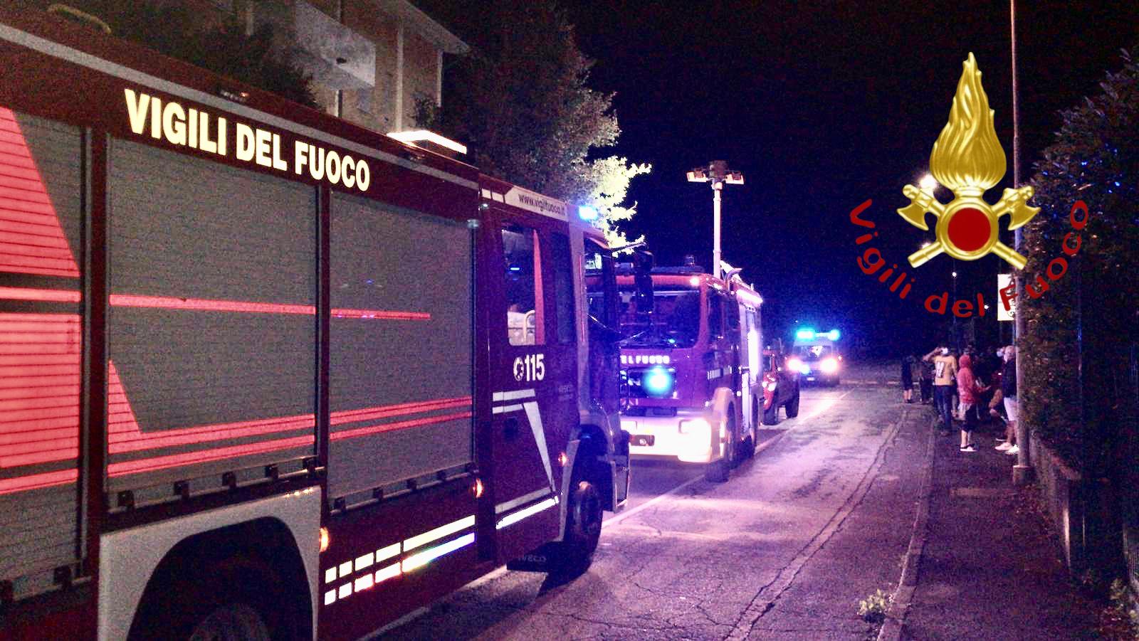 Arosio, incendio in uno scantinato. Intervento dei vigili del fuoco