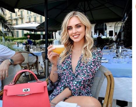 Chiara Ferragni sul lago di Como: shooting fotografico a Lenno e aperitivo a Cernobbio