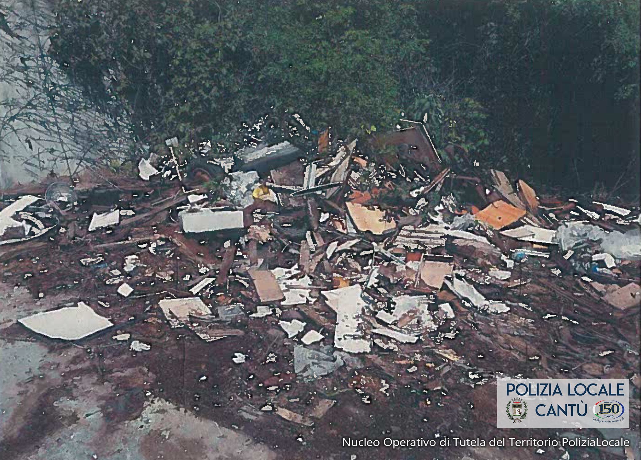 Cantù, rifiuti abbandonati illecitamente, due interventi della polizia locale