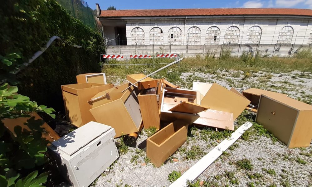 Como, ripulito il parcheggio di via Regina Teodolinda