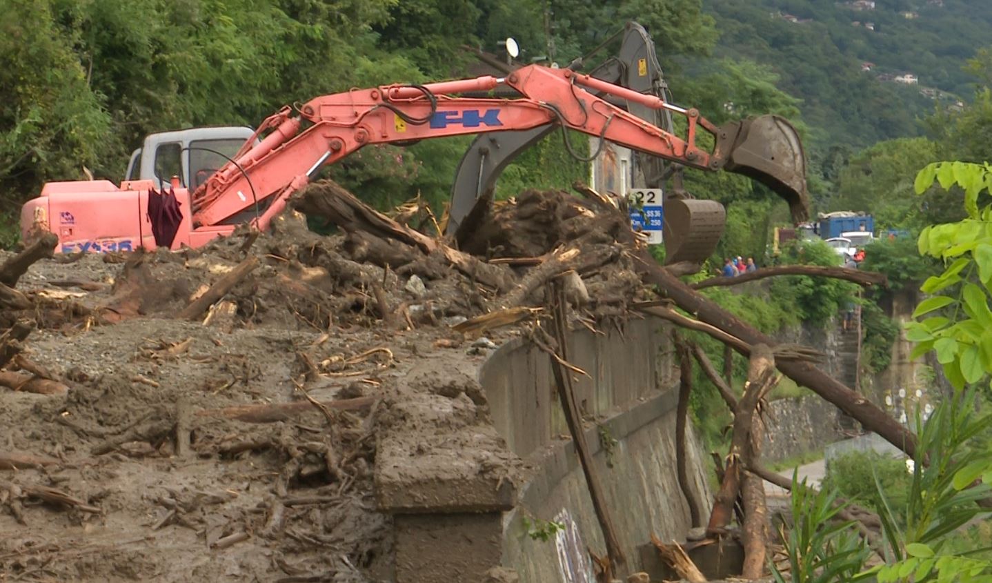 Frane in Altolago, al lavoro 150 persone tra vigili del fuoco e forze dell’ordine