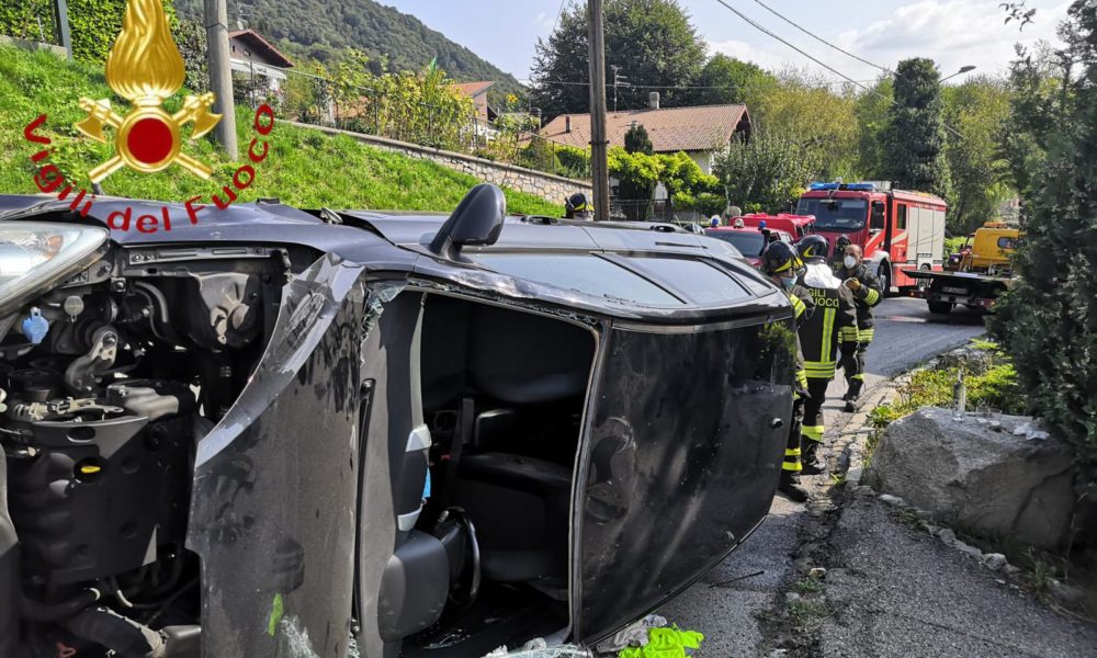 Alta Valle Intelvi, auto si ribalta. Nessun ferito