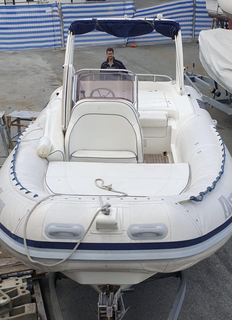 Un gommone confiscato dalla finanza sarà in servizio sul lago del Ceresio