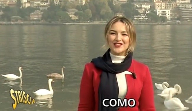 L’inviata Rajae Bezzaz di “Striscia la Notizia” a Como per parlare di coppie separate dal confine ai tempi del Covid-19