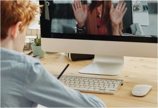 Scuola, a Como è il giorno delle superiori. Potenziati i trasporti con 80 corse in più