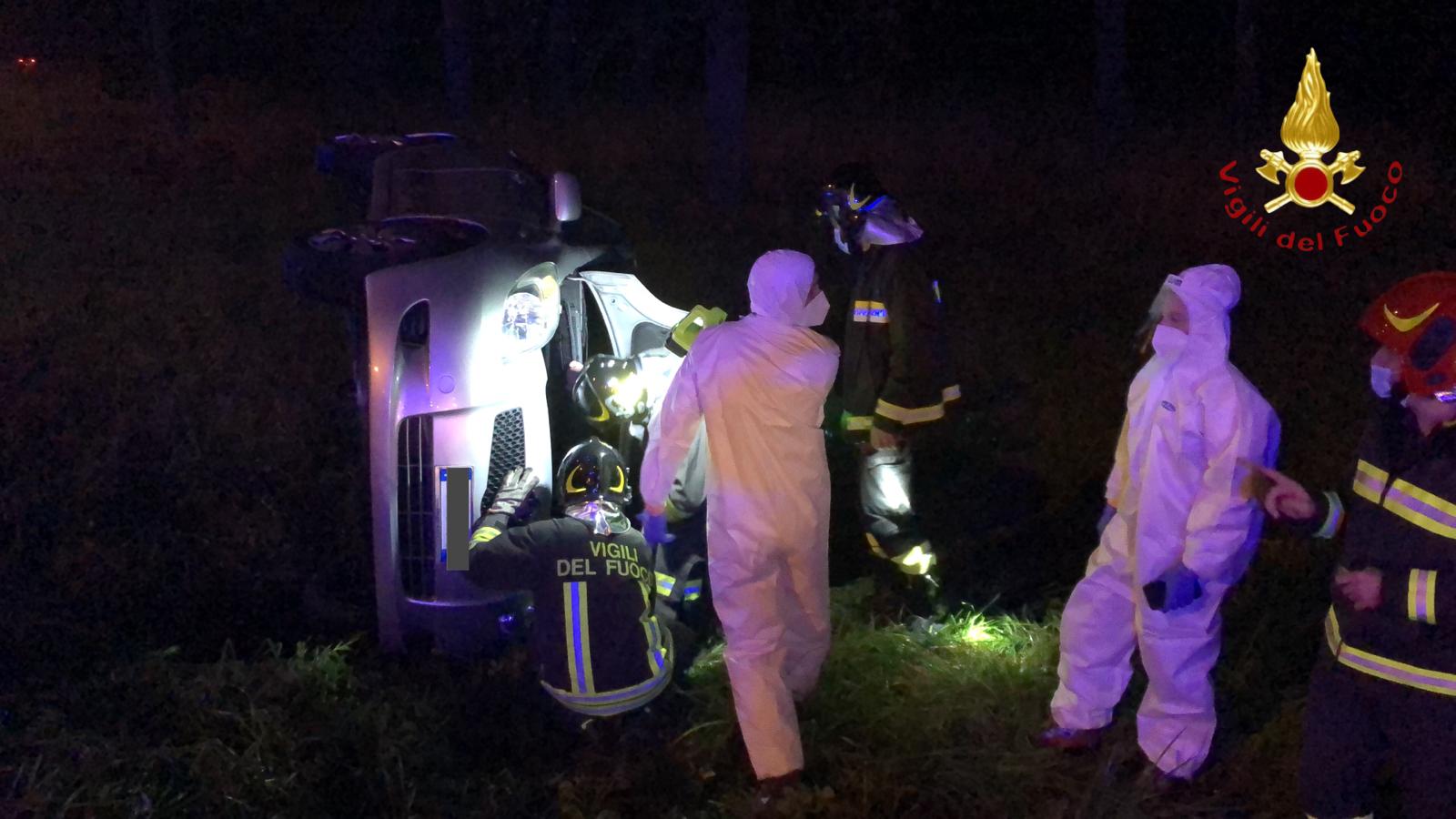 Faloppio, si ribalta con l’auto sulla provinciale, ferita una donna di 51 anni