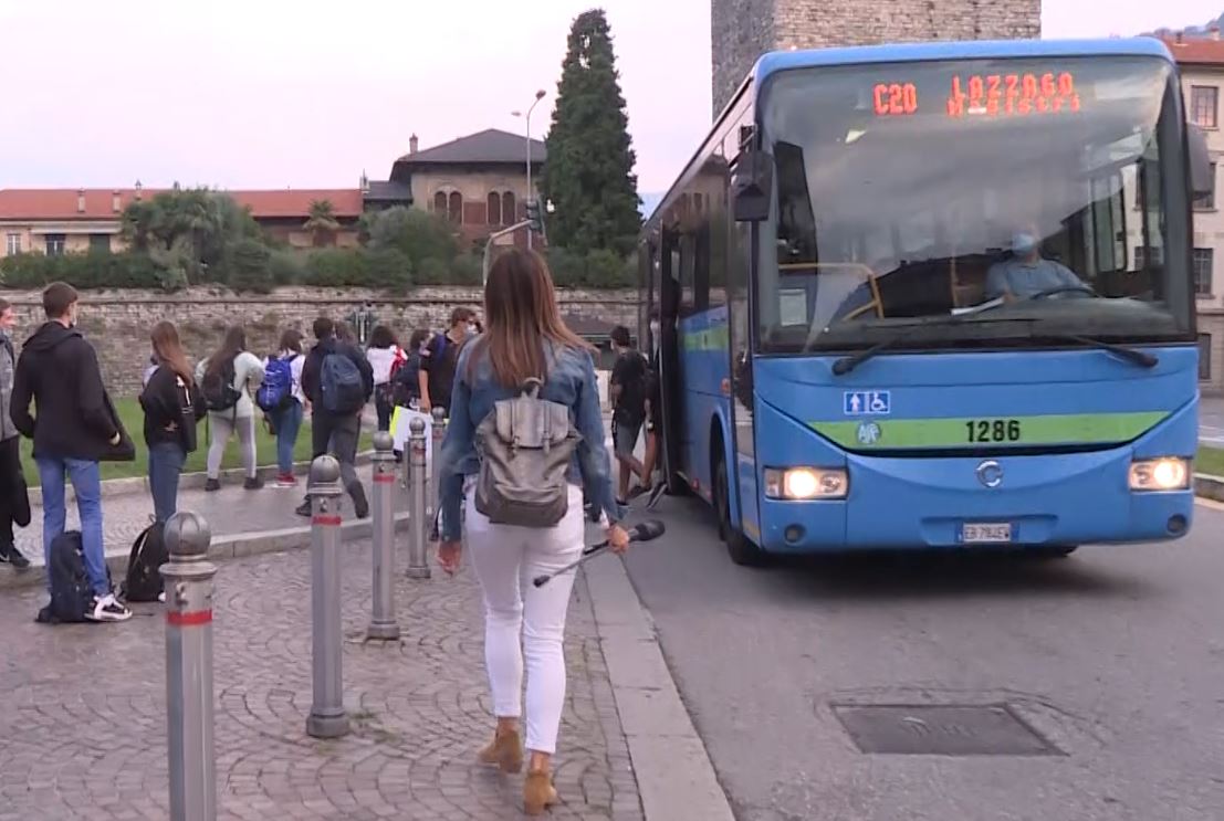 Bus affollati e fermate saltate: ritorno a scuola e trasporti, le prime proteste