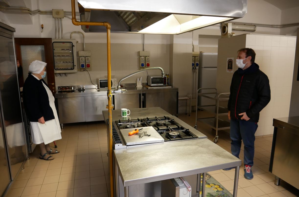 Intesa tra Diocesi e Congregazione delle Suore Adoratrici, Casa Nazareth diventerà una mensa per i poveri