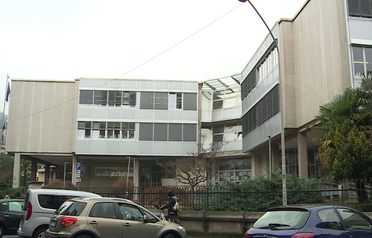 Scuola Corridoni via Sinigaglia. Tentato furto