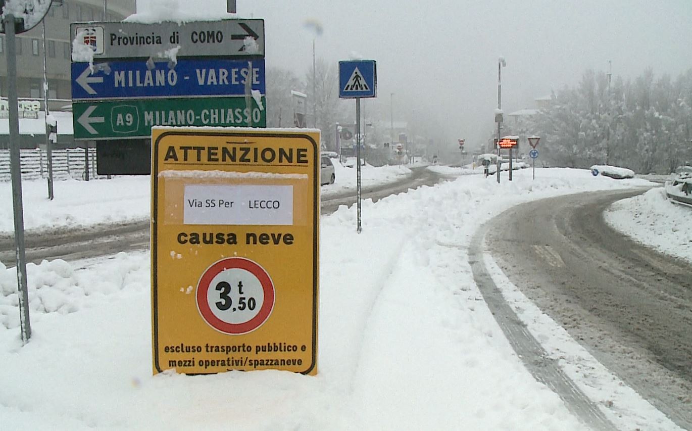 Neve: statale per Lecco e Oltrecolle chiuse ai mezzi pesanti in mattinata, poi riaperte