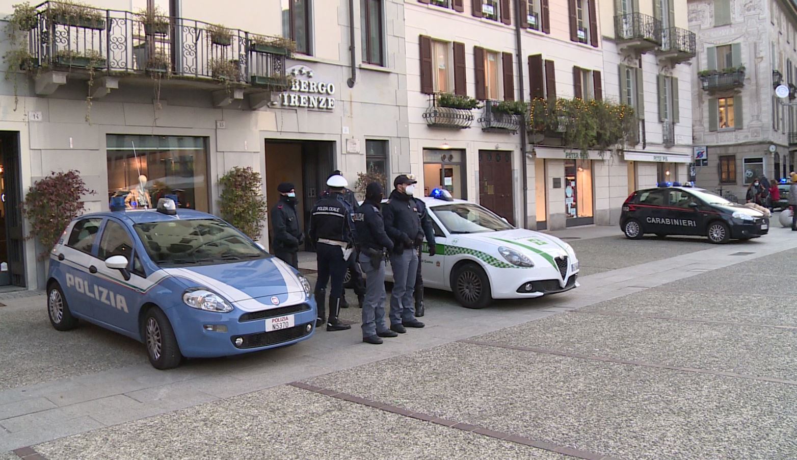 Assembramenti e risse in Piazza Volta, aumentano i controlli. Forze dell’ordine schierate e nuove telecamere