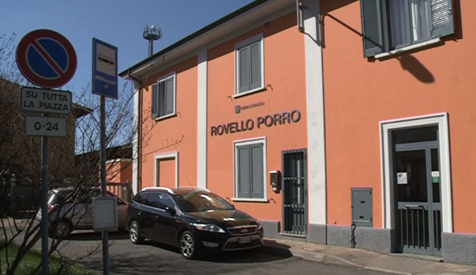 Stazione di Rovello Porro: oscura una telecamera e danneggia l’obliteratrice, denunciato 15enne