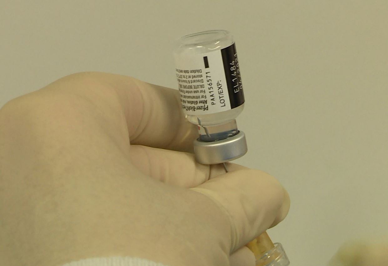 Campagna vaccinale dell’Asst Lariana, il programma fino al 26 febbraio. Oggi iniezioni anche a Campione d’Italia