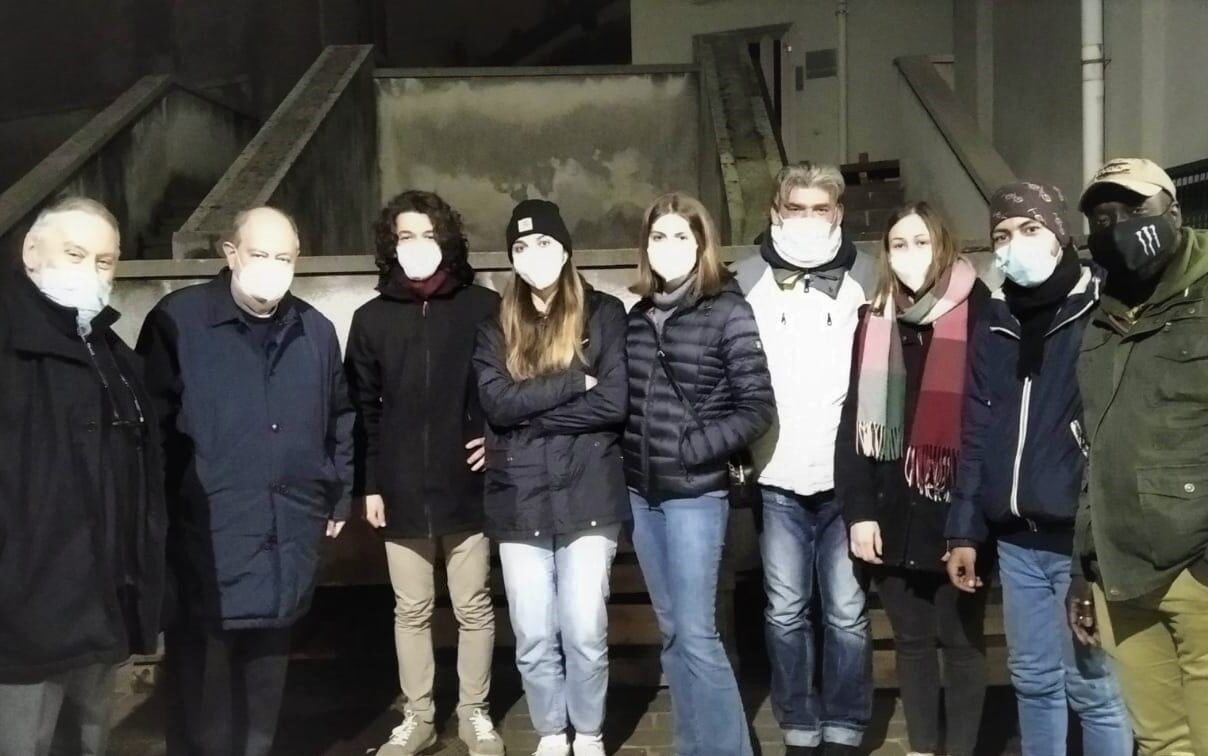 Il vescovo di Como Oscar Cantoni visita il dormitorio San Rocco