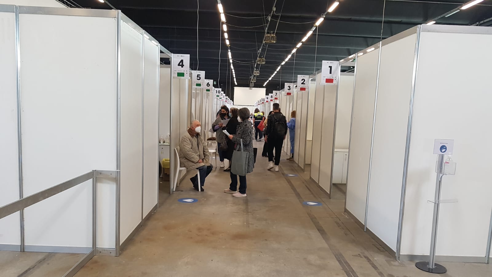 Vaccini anti Covid, posticipate di una settimana le seconde dosi di Moderna