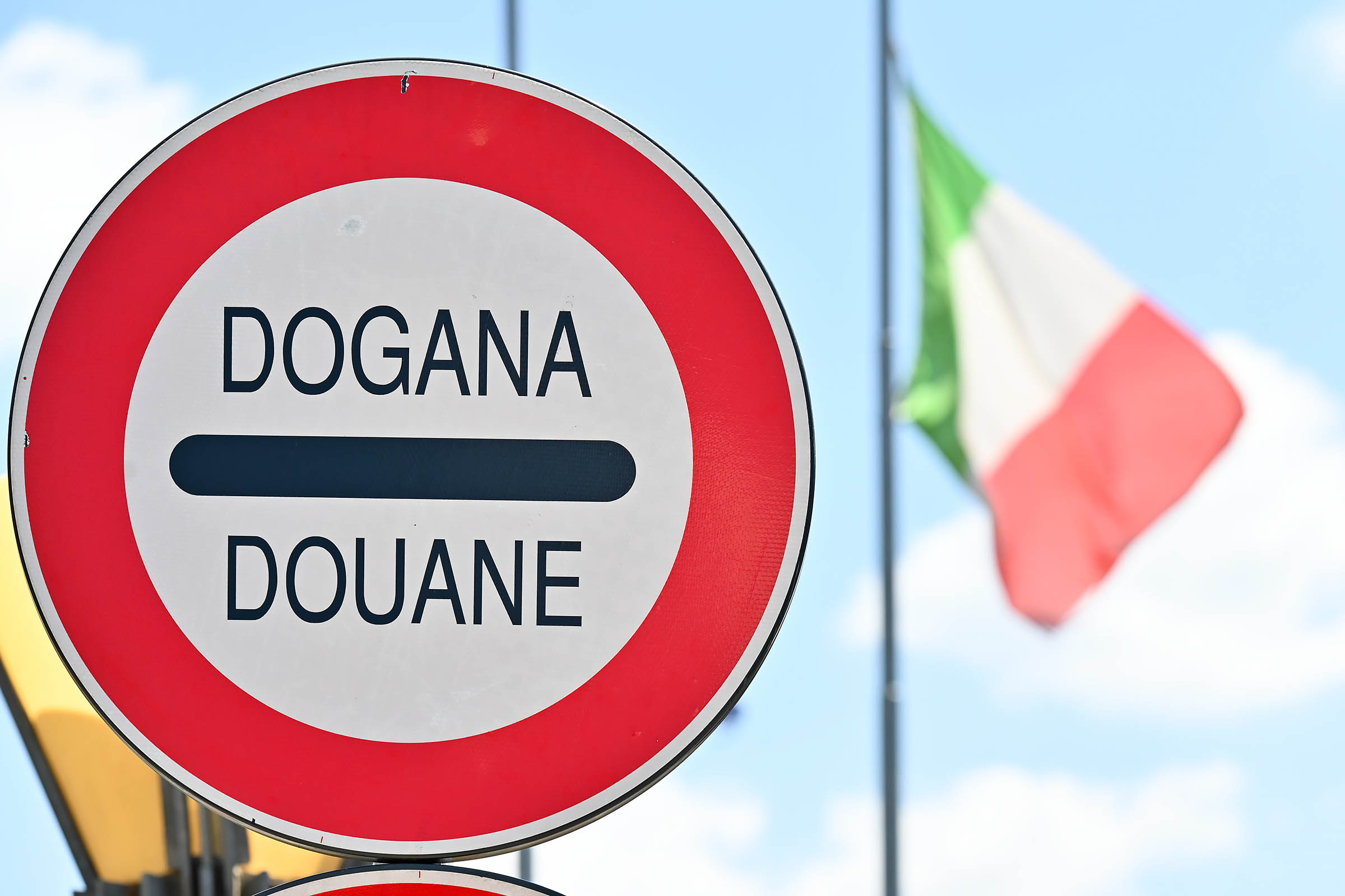 Ponte Chiasso, 32enne cileno fermato in dogana: aveva nel bagagliaio cinque funghi allucinogeni