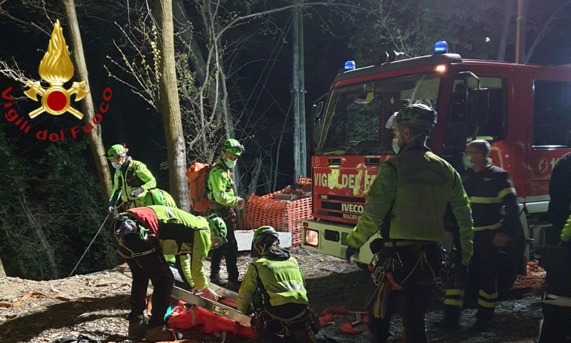 Ramponio Verna, precipita e muore pensionato di 68 anni