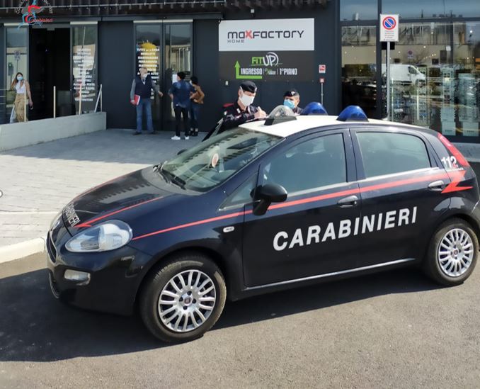 Controlli anti Covid a Montano Lucino, multe e chiusura di un giorno per un negozio