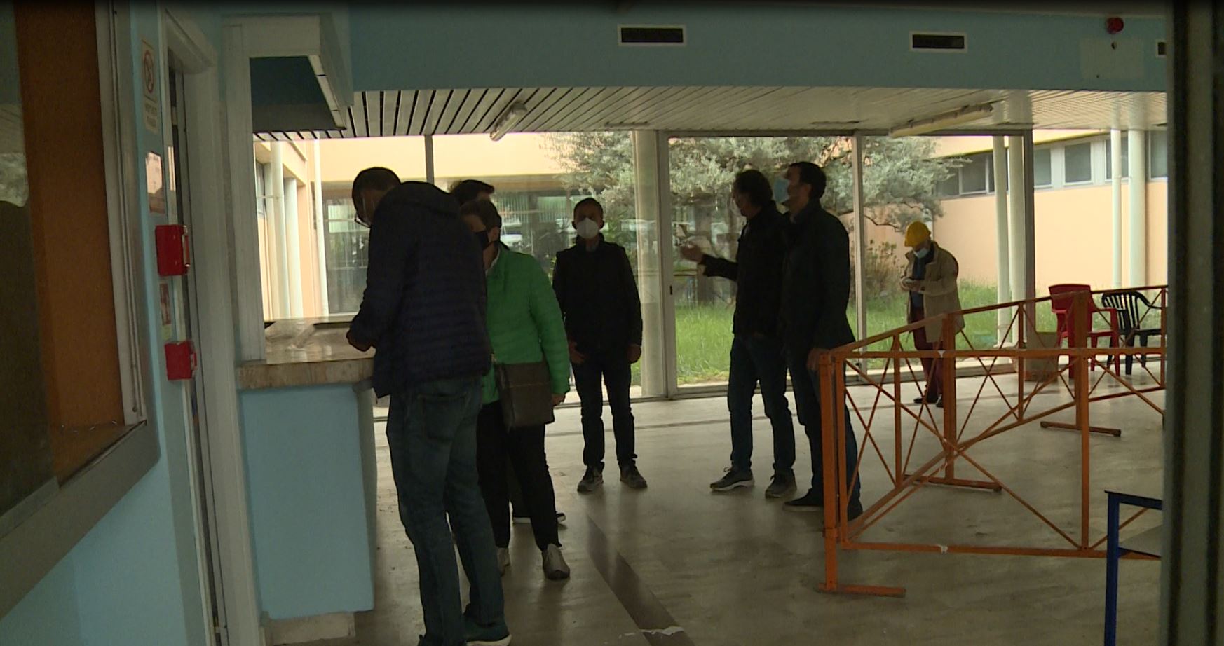 Sopralluogo alla piscina di Muggiò: il tour dei consiglieri ma la stampa resta fuori