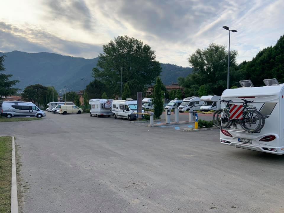 Area di Tavernola invasa dai camper, si riaccende la polemica