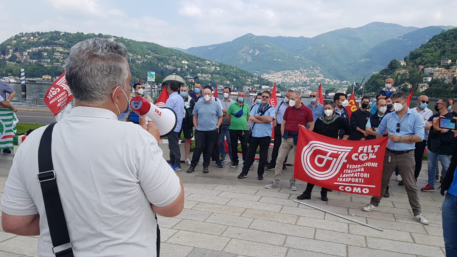 Trasporto pubblico locale, il presidio dei lavoratori in piazza Cavour