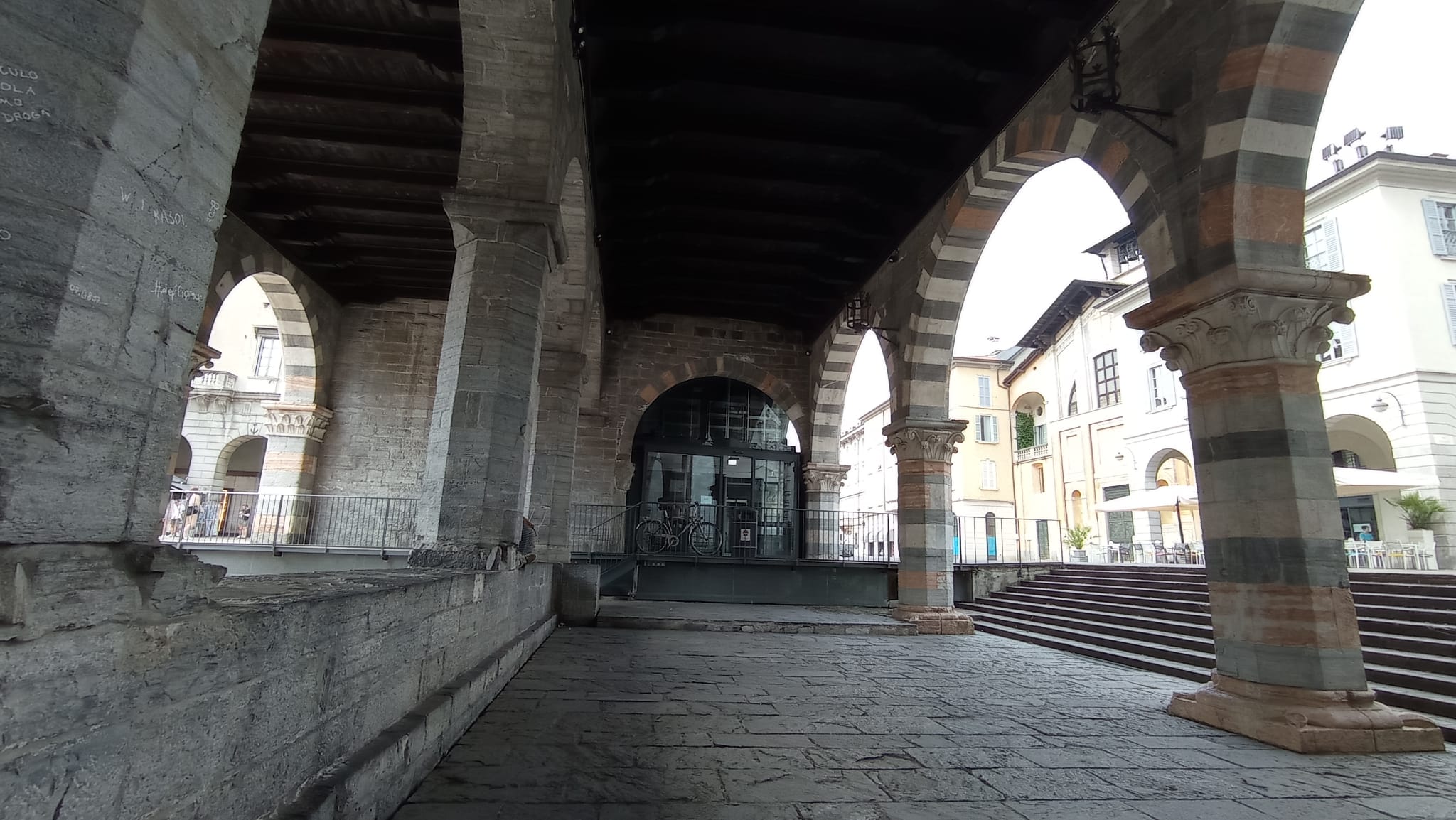 Elogio del Lago con le stampe della collezione Bordoli Crivelli Visconti