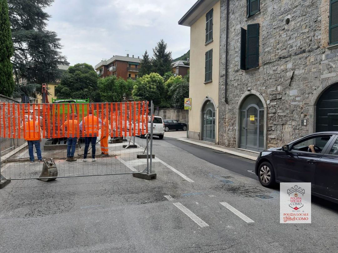 Asfaltatura di via Borgovico.  L’obiettivo del Comune: “Procedere entro la fine dell’anno”