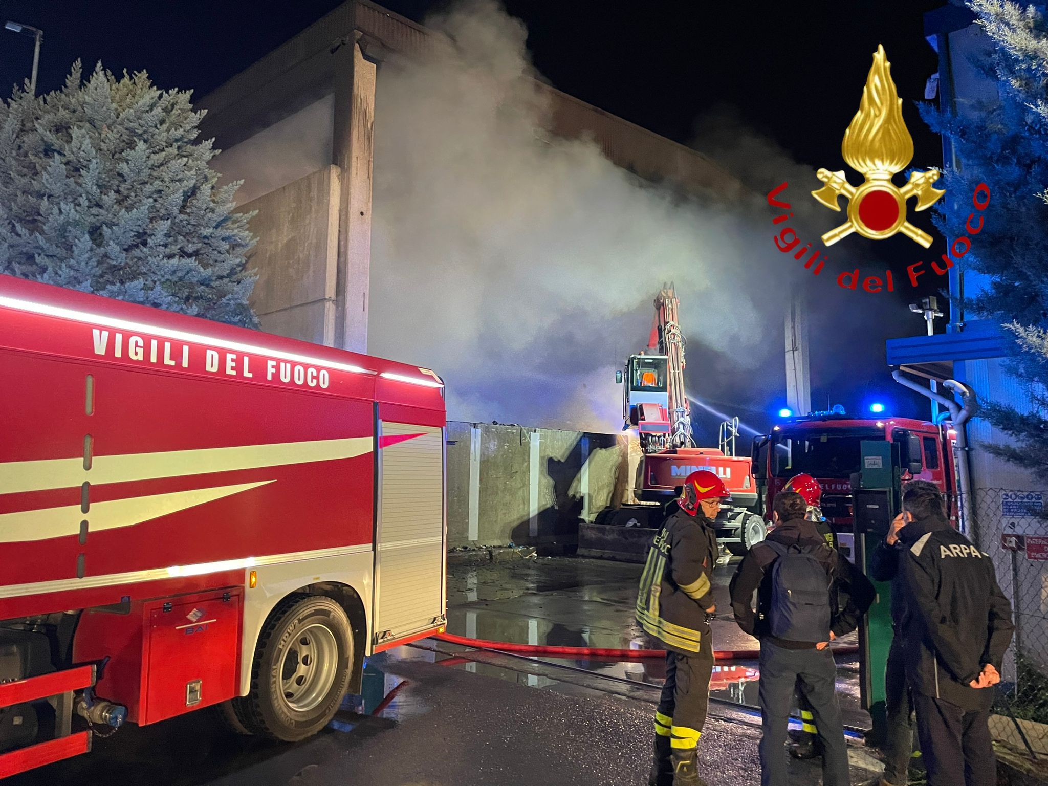 Cermenate, incendio in un deposito di rifiuti. Rilievi dell’Arpa fino alla giornata di domenica