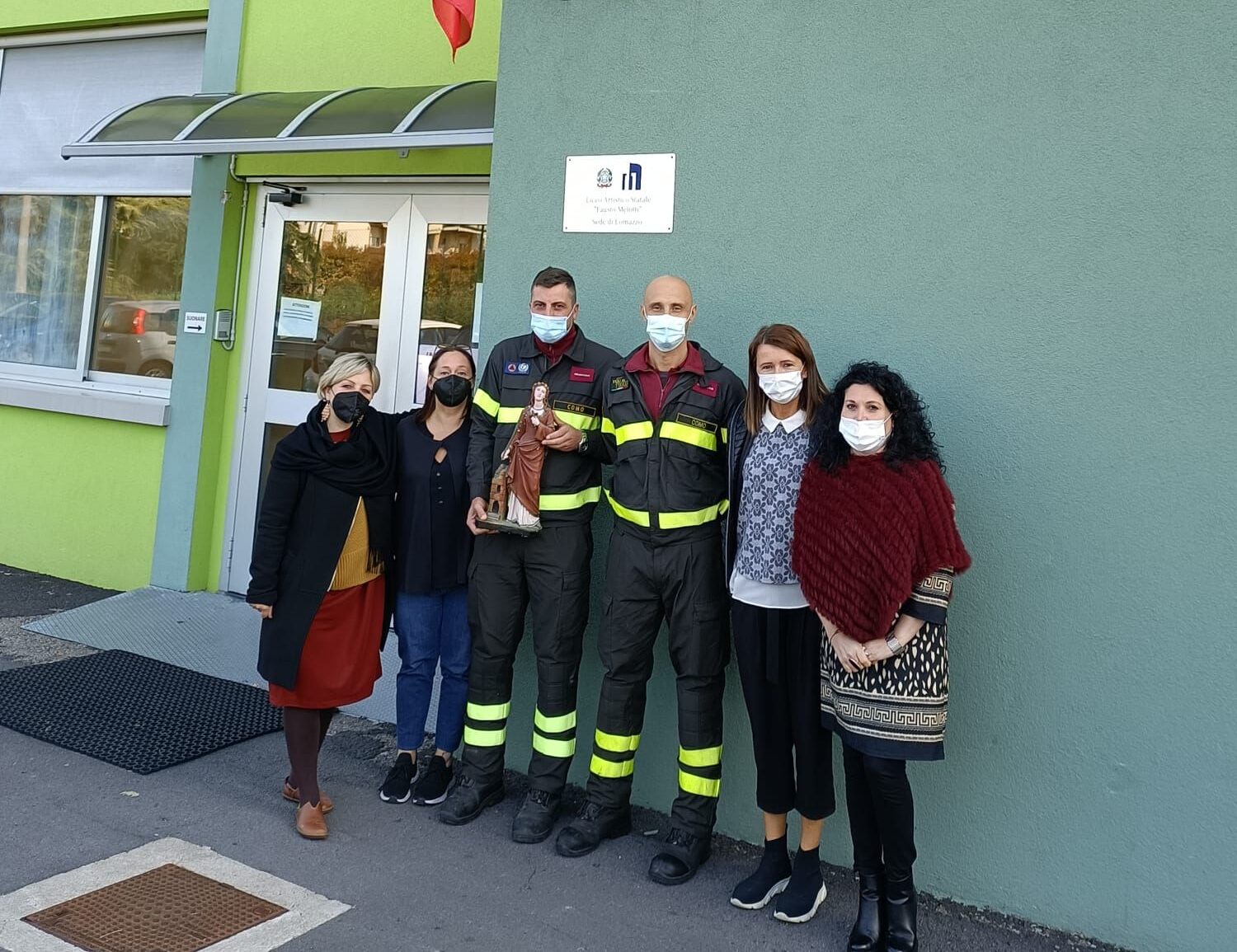 Vigili del Fuoco, studenti al lavoro per restaurare la statua di Santa Barbara