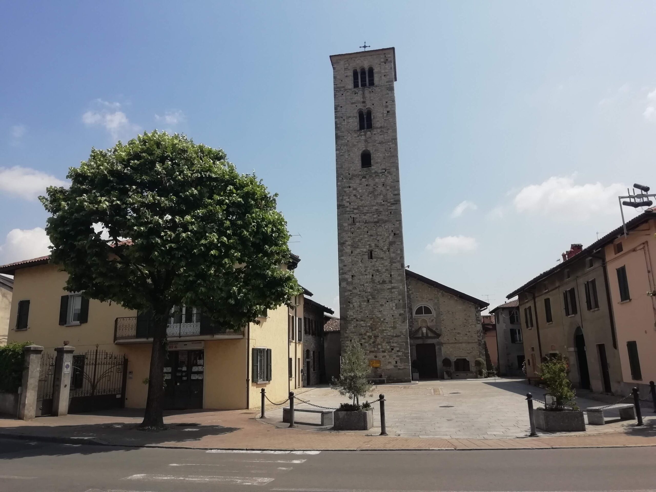 Erba: minaccia un 14enne, si fa dare i soldi e poi compra la droga. Arrestato per rapina