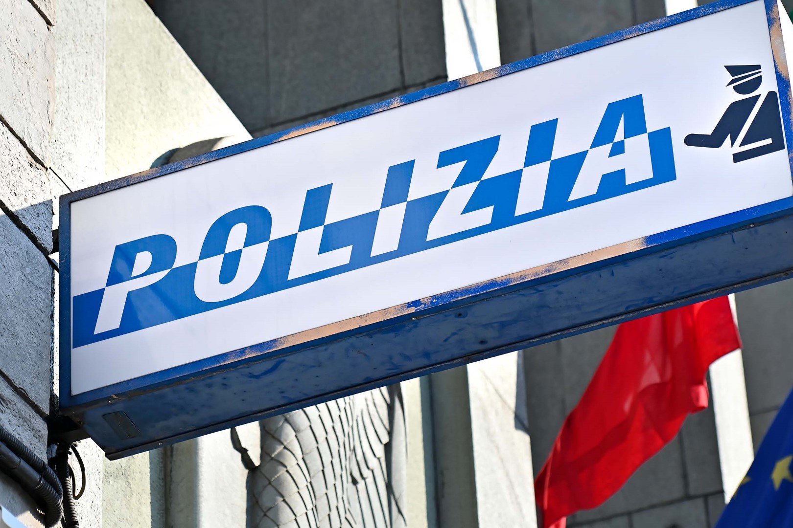 Folle inseguimento e aggressione agli agenti