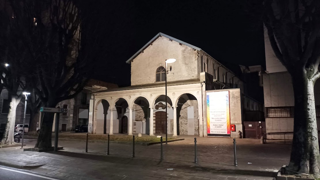 Como Senza Frontiere denuncia: “In città dormono all’addiaccio 30/40 persone”