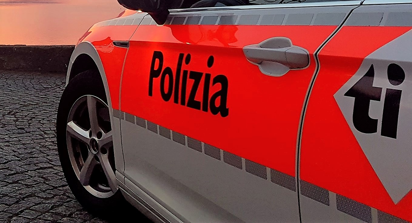 Ticino, fine anno con rapina in un distributore