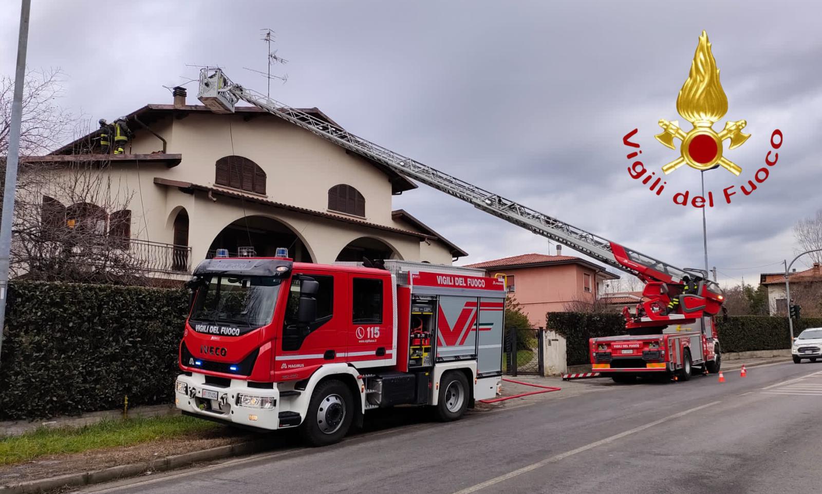 Incendio in una canna fumaria a Colverde