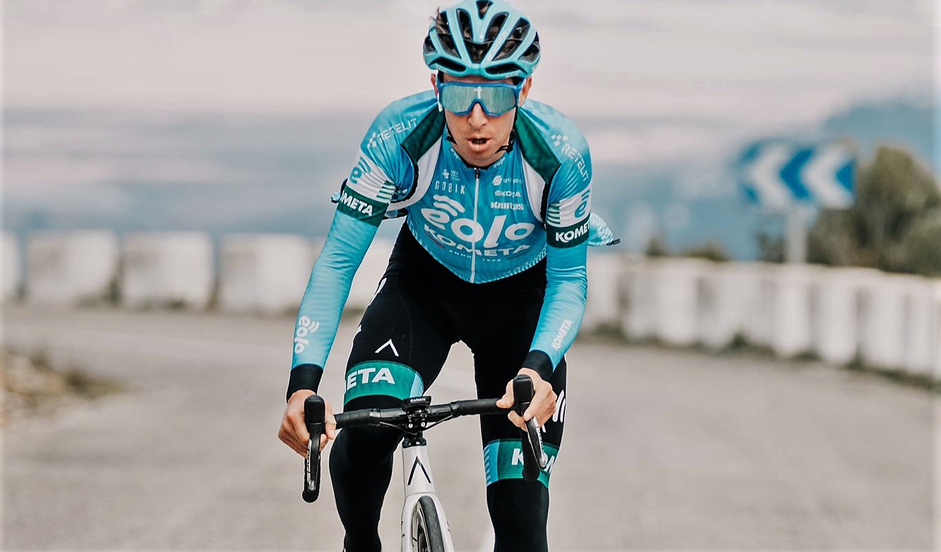 Lorenzo Fortunato sul podio alla Vuelta Andalucia