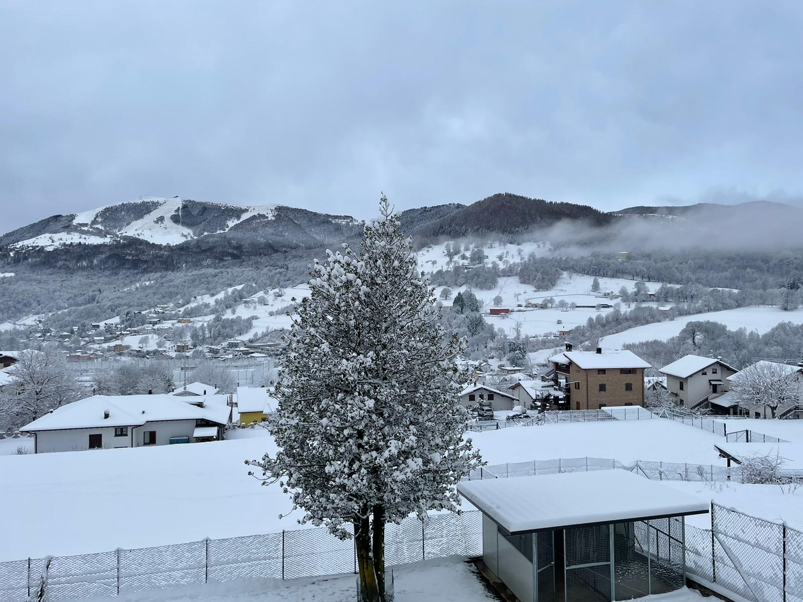 Provincia di Como imbiancata dalla neve