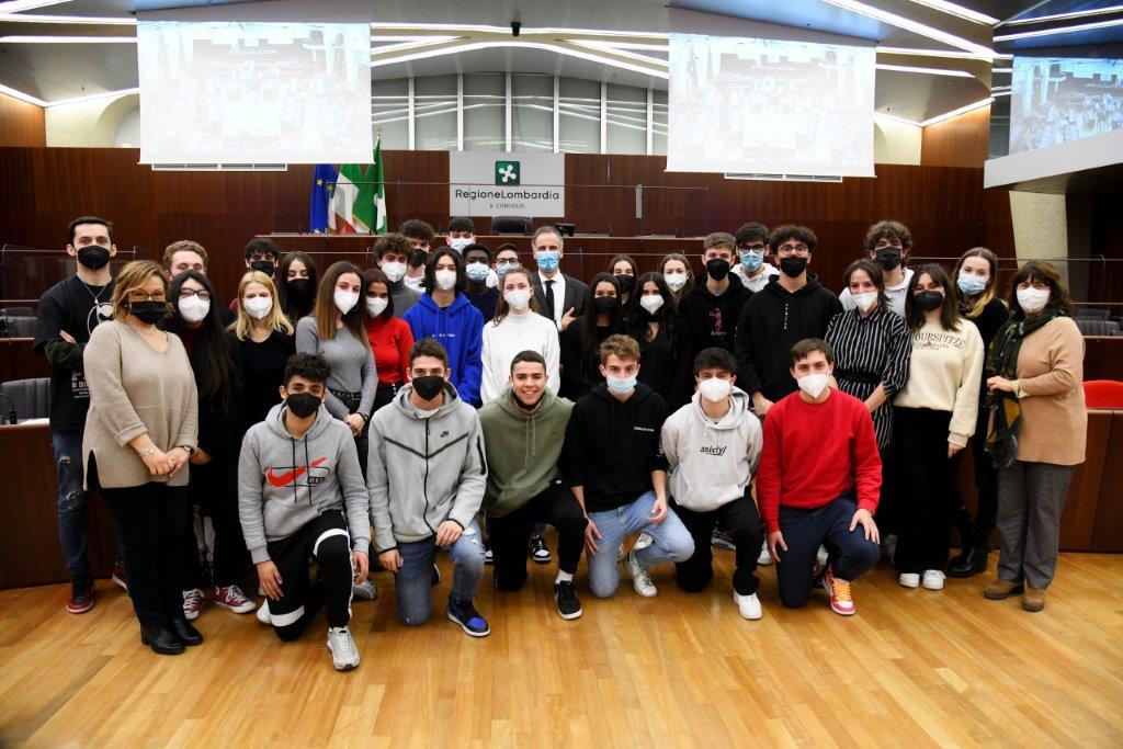 Studenti comaschi oggi a Palazzo Pirelli