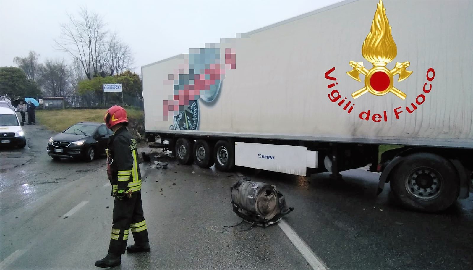 Camion fuori strada, intervento a Lurago d’Erba