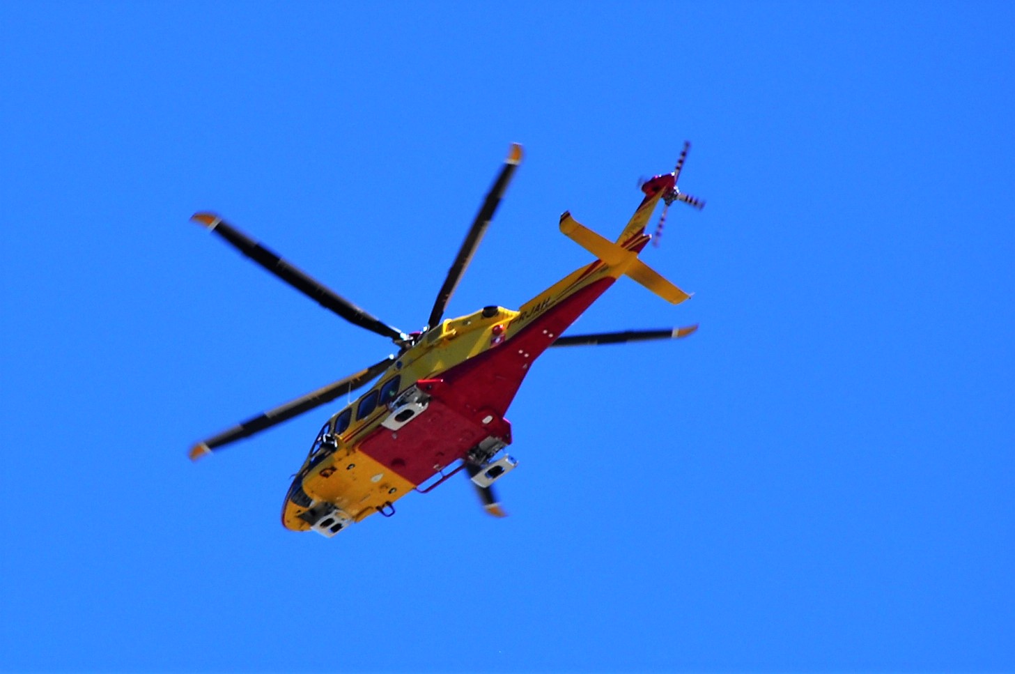 Laglio, scontro tra un’auto e una moto sulla Regina. Due feriti