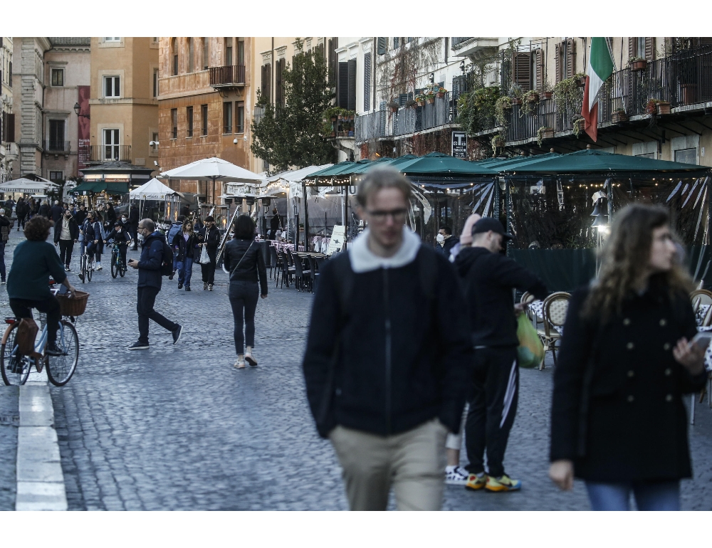 Covid: Marche, incidenza poco sopra mille, +1.885 casi