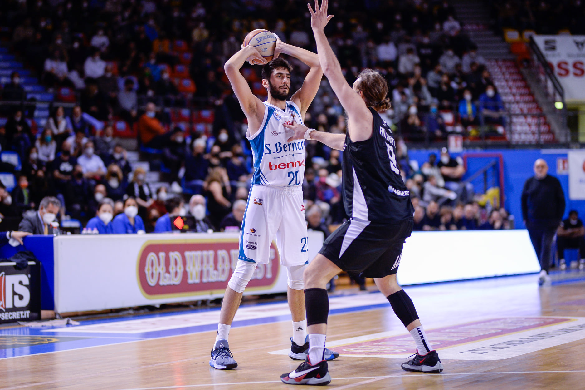 Basket, vittoria di Cantù in trasferta a Udine