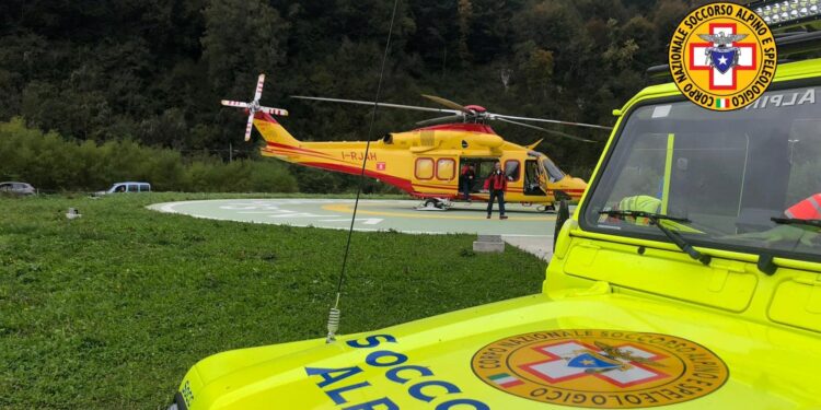 Precipita da un sentiero, portato in salvo dal Soccorso Alpino
